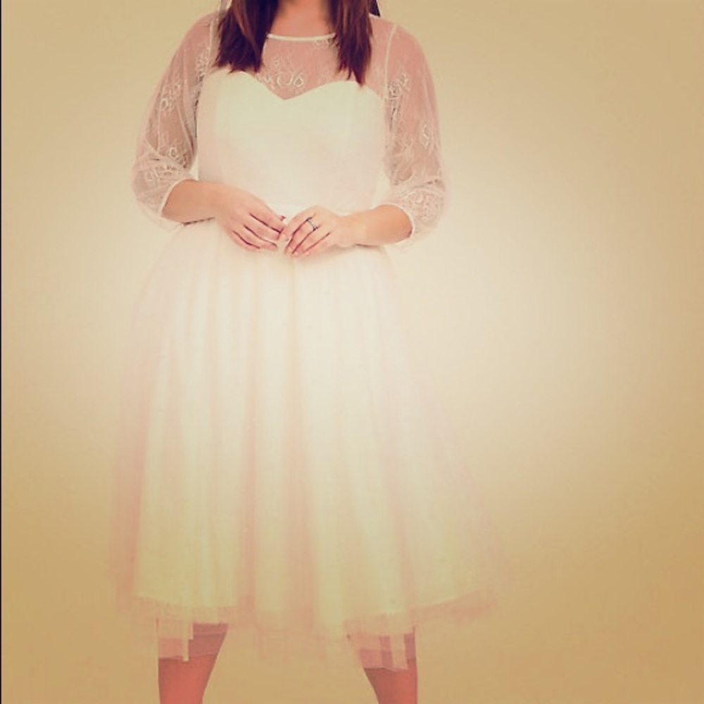 BNWT SPECIAL OCCASION IVORY LACE ILLUSION DRESS